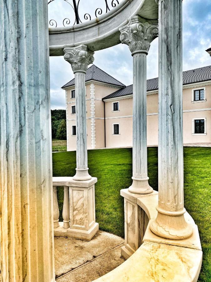 Chateau Sanov Sanov  Exterior photo