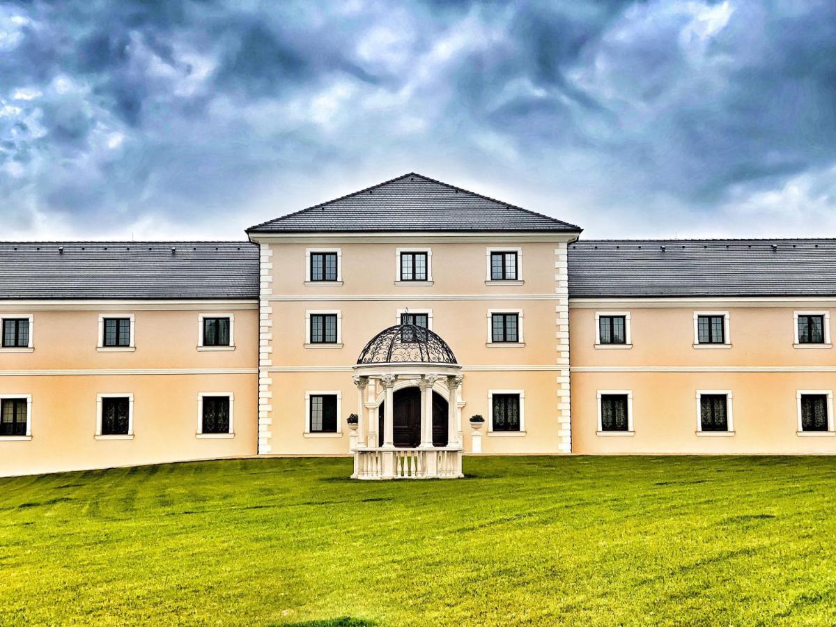 Chateau Sanov Sanov  Exterior photo